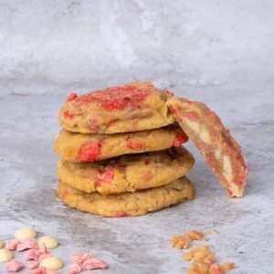 Cookie aux copeaux de chocolat blanc et pralines roses