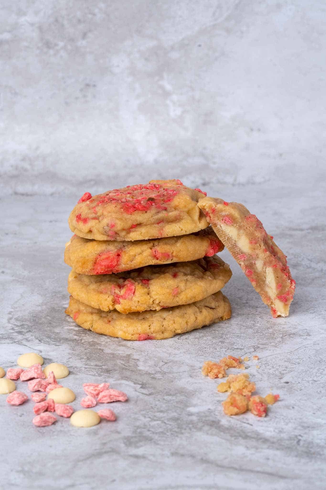 Cookie aux copeaux de chocolat blanc et pralines roses